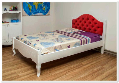 Кровать односпальная Авиньон с каретной стяжкой из массива бука
